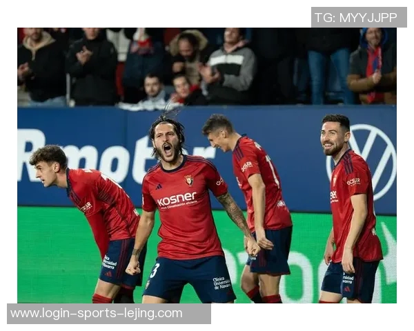 外国红色足球明星的魅力与风采展现精彩瞬间的图片合集